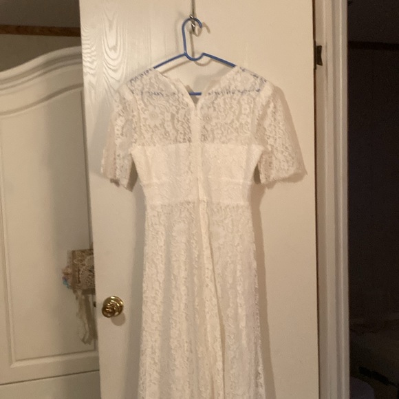 Off White long formal gown . Brand new with tags !! Size 4 - Picture 3 of 8